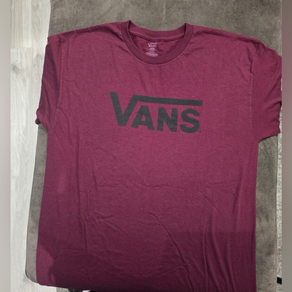 Men’s Burgundy Vans Tee shirt size L - New